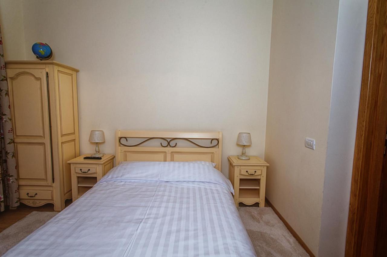 Vila Imperial Bed and Breakfast Sinaia Buitenkant foto