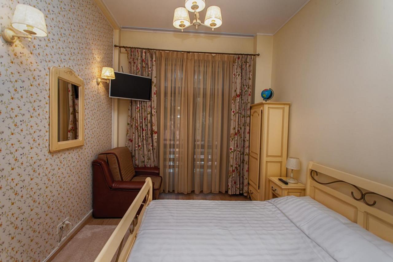 Vila Imperial Bed and Breakfast Sinaia Buitenkant foto